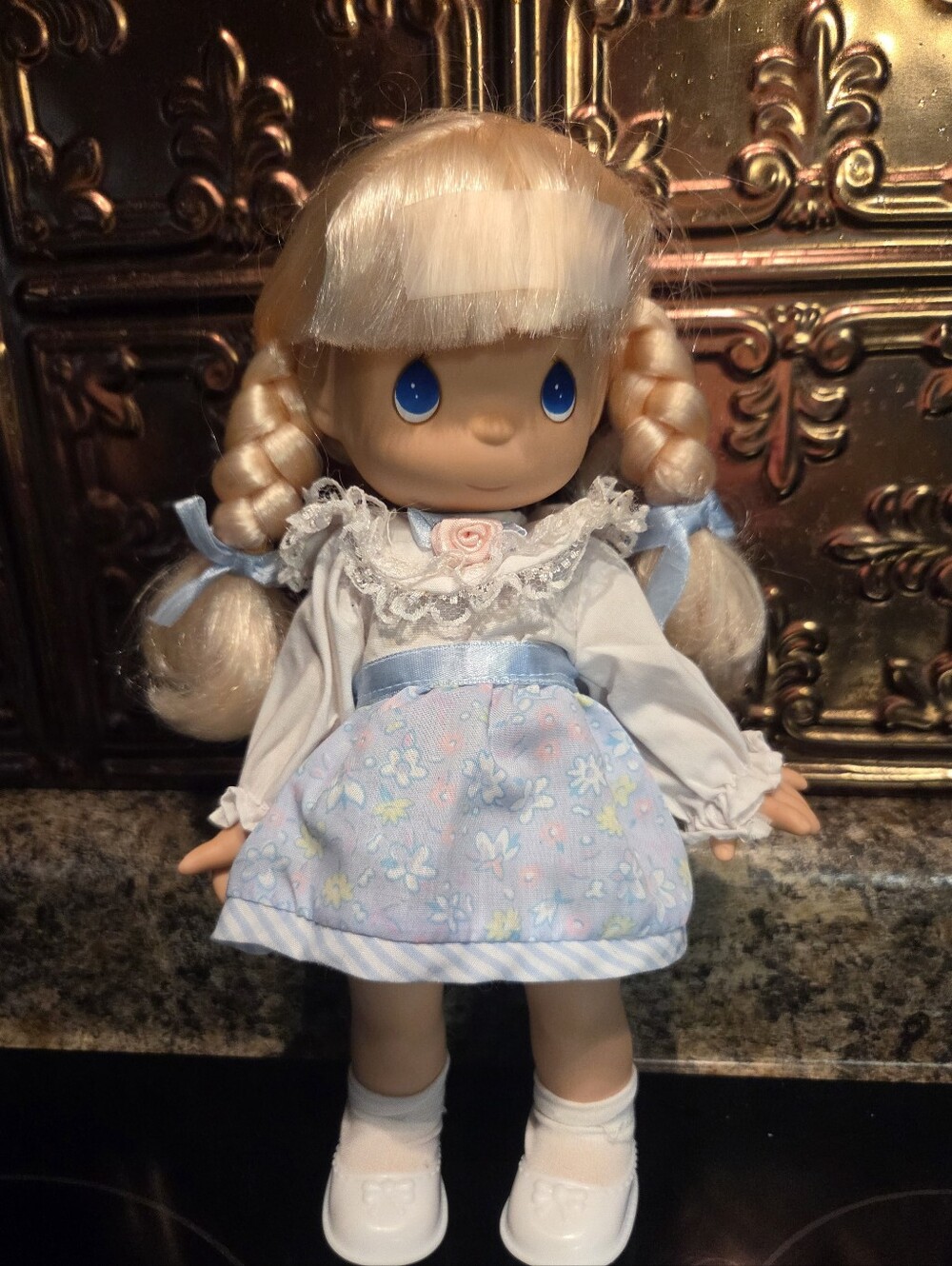 PRECIOUS MOMENTS Vicki Doll Blonde